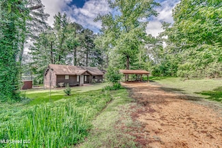 207 W Dewey Camp Dr, Florence, MS 39073