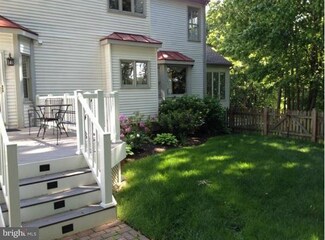 4237 Brittany Ct, Woodbridge, VA 22192
