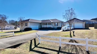 100 Plantation Dr, Albertville, AL 35951