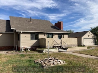 411 N Shady Bend Rd, Grand Island, NE 68801