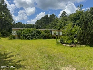 116 Oakleaf Dr, Hamlet, NC 28345