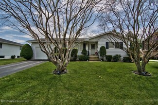 110 Apache Dr, Old Forge, PA 18518