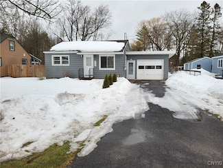 5845 Reis Dr, Cicero, NY 13039