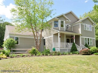 467 Westmoreland Ln, Saunderstown, RI 02874