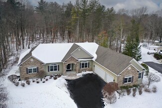 8 Tipperary Way, Ballston Lake, NY 12019