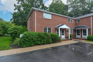 63 Linden St Unit 1, Wellesley, MA 02482