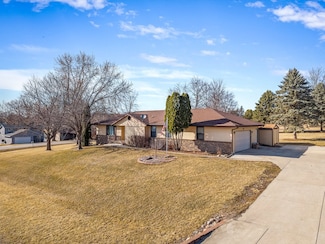 1357 Chadwick Ct, Davis, IL 61019