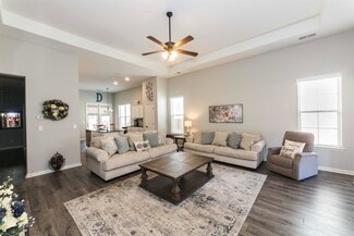 40 Chickasaw Trace Dr, Oakland, TN 38060