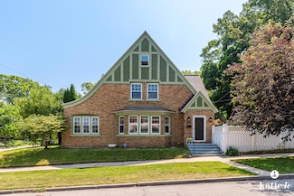 1002 Benjamin Ave SE, Grand Rapids, MI 49506