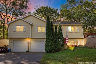 38480 N 3rd Ave, Spring Grove, IL 60081