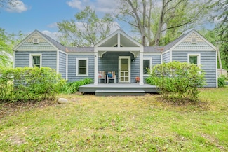 3619 Dearborn St, Coloma, MI 49038