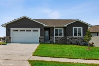 304 Ridgeway Dr, Tiffin, IA 52340