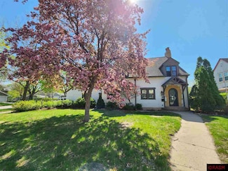 425 425 N 3rd St, St. Peter, MN 56082
