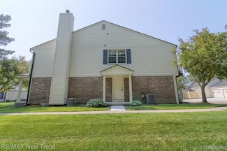1521 Dover Hill N, Walled Lake, MI 48390