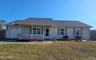 204 Fox Way N, Hubert, NC 28539