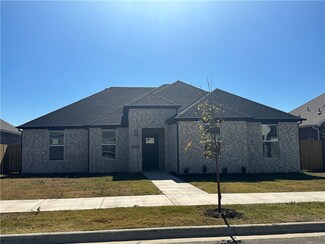 4829 W Sturgeon St, Fayetteville, AR 72704