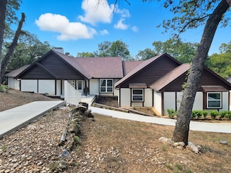 200 Silverleaf Dr, Fort Worth, TX 76112