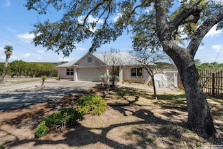 175 Forest Oaks Ln, Lakehills, TX 78063