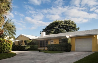 124 Sandal Ln, Riviera Beach, FL 33404