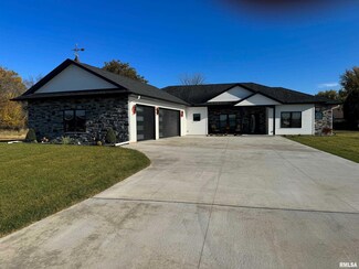 371 Linda Ln, Riverdale, IA 52722