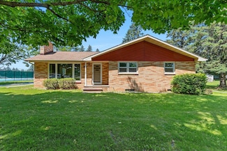 1263 Cardinal Ln, Green Bay, WI 54313