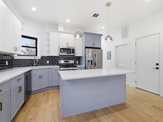 32 Charles St Unit 201, Jersey City, NJ 07307