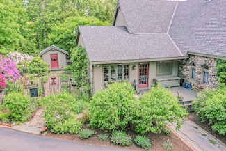 48 Old Searsport Ave, Belfast, ME 04915