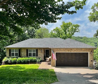 301 Oakview Dr, Ridgedale, MO 65739