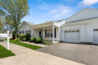 27 Greylawn Dr, Lakewood, NJ 08701