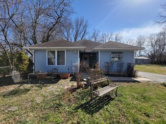 2816 W Latoka St, Springfield, MO 65807