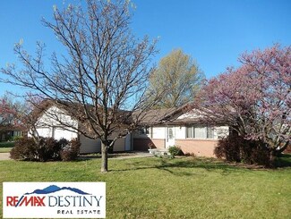 845 Davis Dr, Manhattan, KS 66502