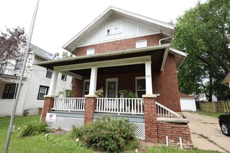 1107 S Maple Ave, Freeport, IL 61032