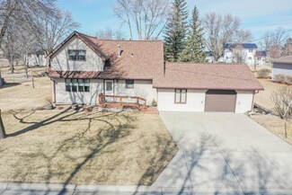 564 Pine Ave, Bird Island, MN 55310