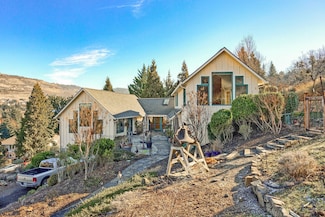 4406 San Juan Dr, Medford, OR 97504