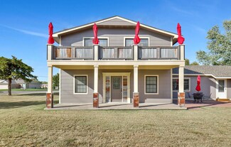 596 W 1st St, Valley Center, KS 67147