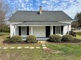 413 S 2nd St, Easley, SC 29640