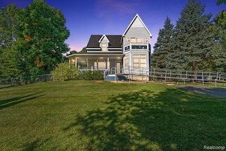 1476 County Farm Rd, Howell, MI 48843