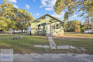 241 S Elm Ln, Jesup, GA 31546