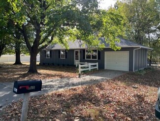 1203 N Spring St, Nevada, MO 64772