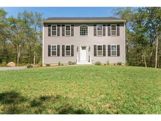 60 Pershing Ave, Tiverton, RI 02878