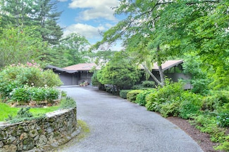 62 Wells Hill Rd, Weston, CT 06883