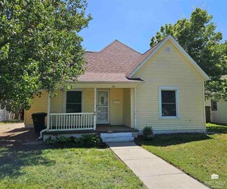 318 NE 10th St, Abilene, KS 67410