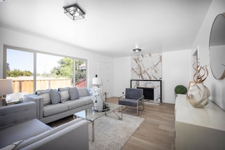 19267 Gliddon St, Castro Valley, CA 94546