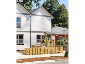 5465 N Fessenden St, Portland, OR 97203
