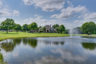 725 Locust Dr, Red Oak, TX 75154
