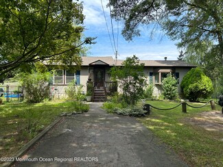 417 Riverside Dr, Bayville, NJ 08721