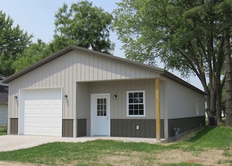 312 N Eliza St, Maquoketa, IA 52060