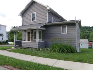 302 E Jackson St, Lowellville, OH 44436