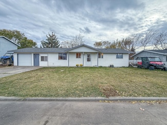 860 SE 6th St, Prineville, OR 97754