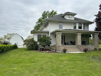 403 N Main St, Kouts, IN 46347